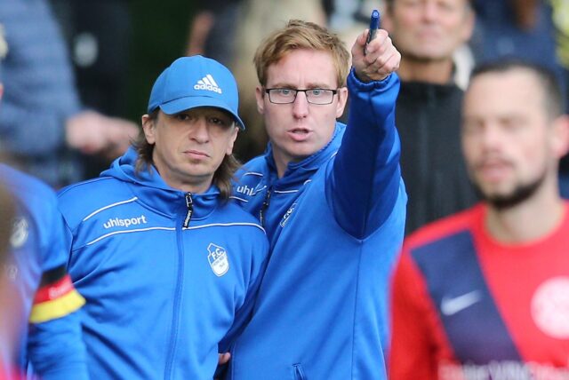 Stefan Hoffmann (r.) war jahrelang Trainer und Spielertrainer beim FC Frohlinde – zusammen mit Michael Wurst (M.).