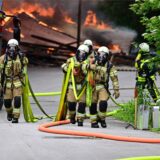 Feuerwehrleute beim Einsatz an der Raiffeisenstraße in Recklinghausen.