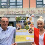 Für das große Schulfest anlässlich des 50-jährigen Bestehens der Heinrich-Kielhorn-Schule an der Riegestraße in Alt-Marl werben Schulleiter Manfred Bothorn und die stellvertretende Schulleiterin Peggy Lange-Austrup.