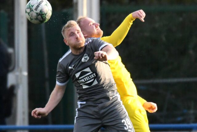 Die Bezirksliga 10 ist seit einigen Jahren die Heimat von der Spvg Schwerin (gelbes Trikot) und Westfalia Huckarde.