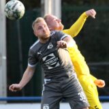 Die Bezirksliga 10 ist seit einigen Jahren die Heimat von der Spvg Schwerin (gelbes Trikot) und Westfalia Huckarde.