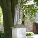 Lambertus-Figur vor der Kirche in Haltern