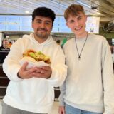 Selim Korkutan und Nick Wandrei von der Grünen Jugend haben sich die „Dönerpreisbremse“ ausgedacht.