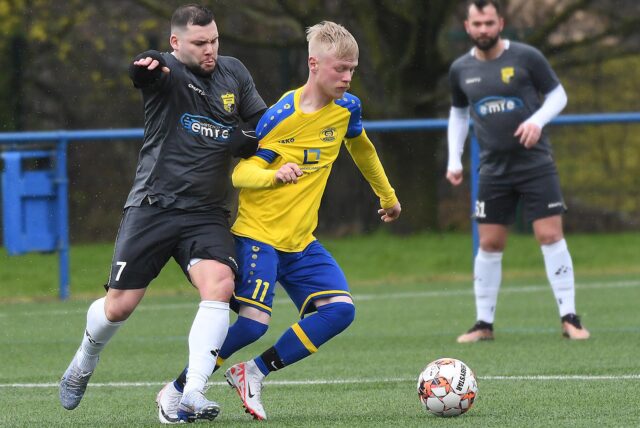 Die Reserve der Spvg Schwerin (gelbe Trikots) gewann ihr Testspiel mit 4:0.