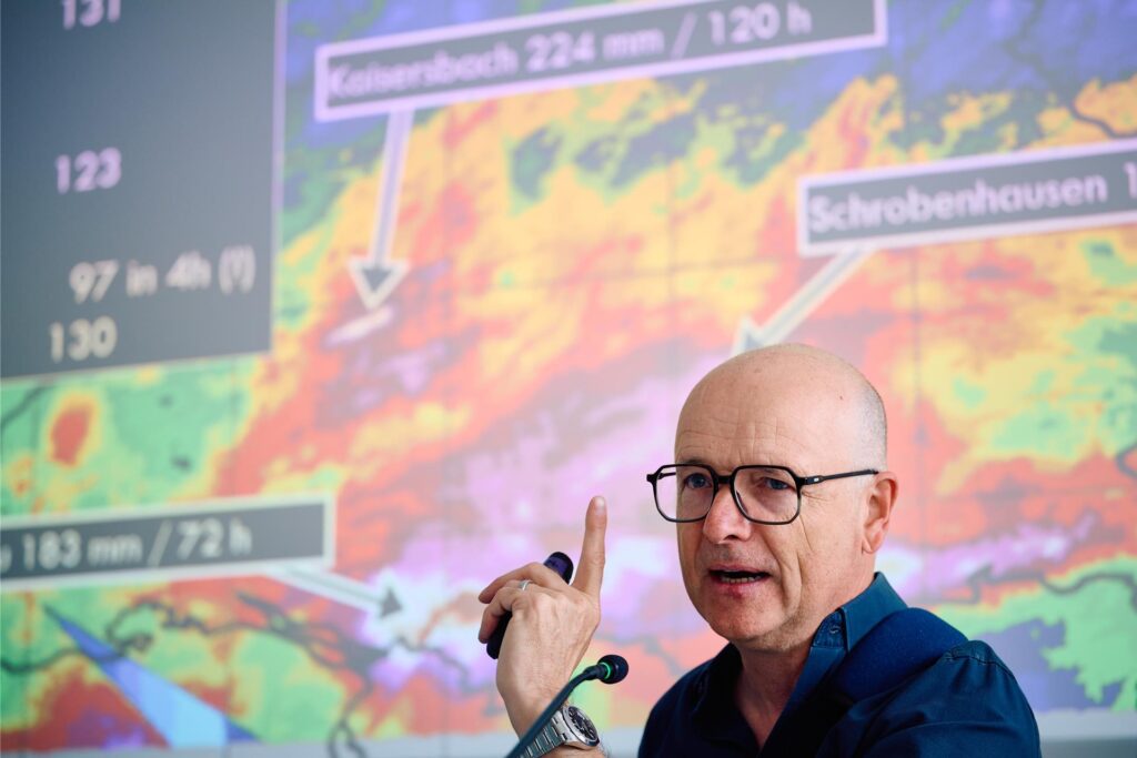 Karsten Schwanke, Meteorologe, spricht bei der Pressekonferenz zum Start der Fachmesse Karsten Schwanke, Meteorologe, spricht bei der Pressekonferenz zum Start der Fachmesse
