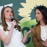 Die grüne Europa-Politikerin Terry Reintke zusammen mit der deutschen Außenministerin Annalena Baerbock.
