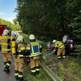 Das Fahrzeug war über die Leitplanke geschossen.