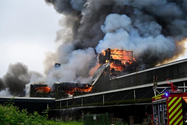 Großbrand einer Lagerhalle an der Raiffeisenstraße 2024 in Recklinghausen