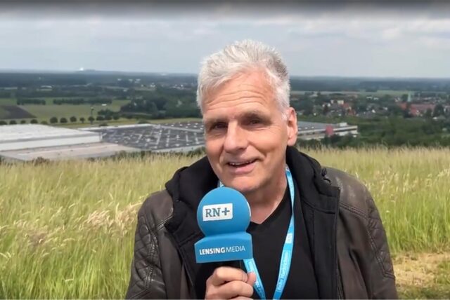 Brackels Bezirksbürgermeister Hartmut Monecke im Interview mit Ruhr-Nachrichten-Reporter Andreas Schröter.