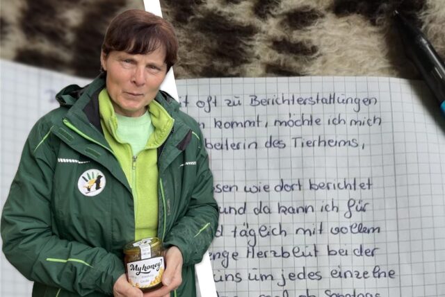 Bärbel Marks ist seit vielen Jahren als Tierpflegerin im Tierheim Castrop-Rauxel tätig. Sie leitete die Einrichtung jahrelang, gibt im Sommer aber die Verantwortung an der Spitze ab. Nun schrieb sie einen Offenen Brief an Kritiker der Arbeit im Tierschutzverein.