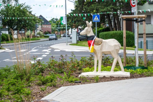 Eine neue Reh-Skulptur an der Kreuzung Hertener Straße /Bockholter Straße in Hochlar