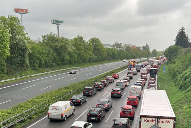 Autos auf der A2.
