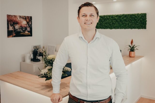 Marvin Mikosch, Inhaber der Dortmunder Immobilien Union, die im Ranking der besten Immobilienmakler in Dortmund auf Platz 2 landet.