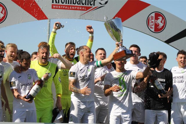 Der FC Gütersloh jubelt.