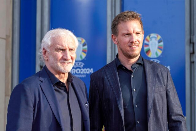 Rudi Völler und Julian Nagelsmann stehen nebeneinander.