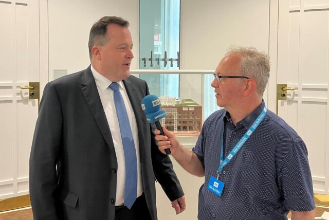 Norbert Dahmen und Oliver Volmerich im Dortmunder Rathaus