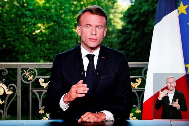 Emmanuel Macron hat im Fernsehen angekündigt die Nationalversammlung aufzulösen und für den 30. Juni 2024 Neuwahlen anzusetzen.