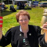 Helga Pichol konnte Zepter und Apfel beim Vogelschießen in Hochlarmark ergattern.