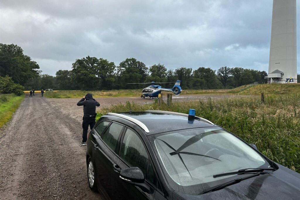 Die Polizei war am Montagabend mit zahlreichen Kräften in Schermbeck und Dorsten im Einsatz. Die Polizei war am Montagabend mit zahlreichen Kräften in Schermbeck und Dorsten im Einsatz.