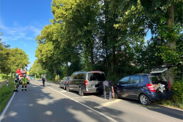 Drei Fahrzeuge waren an dem Auffahrunfall auf der Weseler Straße beteiligt.