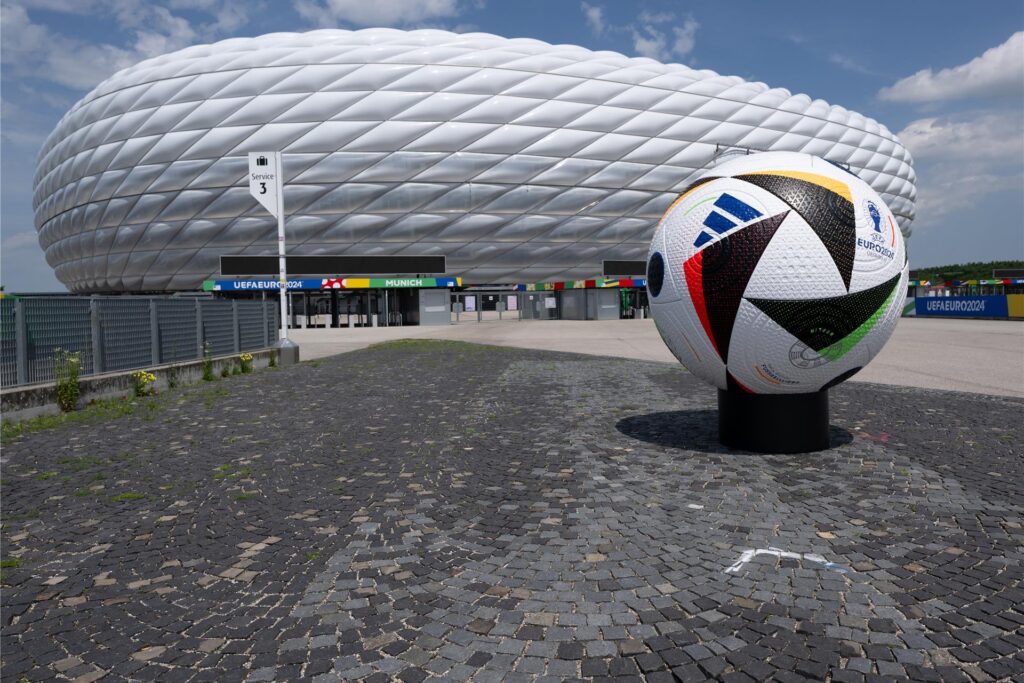 Der EM-Spielball Der EM-Spielball