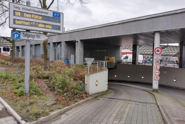 Der Eingang zur Tiefgarage am Hauptbahnhof Recklinghausen
