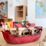 Die Arche Noah in einer Kita: Träger bestimmen in der Regel die inhaltliche Ausrichtung und das, was im Kindergarten vermittelt wird. Gleiches gilt für die Auswahl der Beschäftigten.