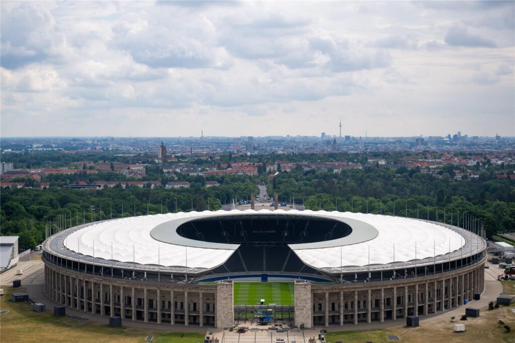 Blick auf das Olympiastadion Berlin, Spielort des Finals der EM 2024. Blick auf das Olympiastadion Berlin, Spielort des Finals der EM 2024.