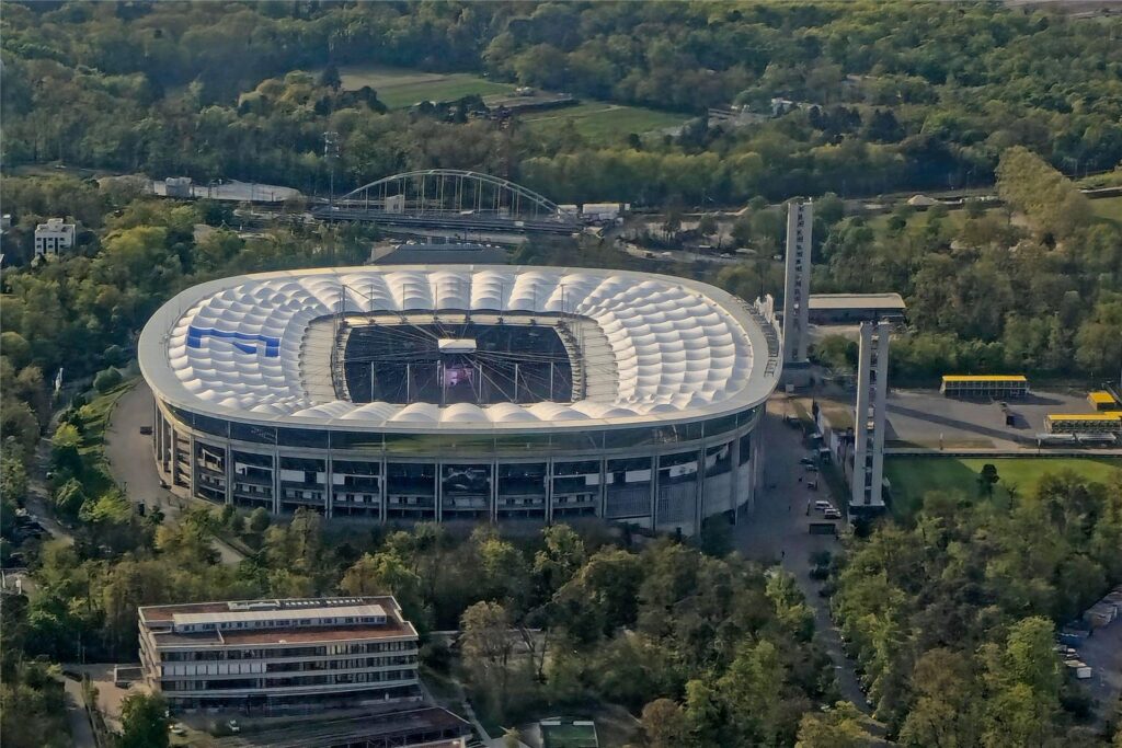 Blick auf den Deutsche Bank Park in Frankfurt, der während der EM 2024 den Namen Frankfurt Arena trägt. Blick auf den Deutsche Bank Park in Frankfurt, der während der EM 2024 den Namen Frankfurt Arena trägt.