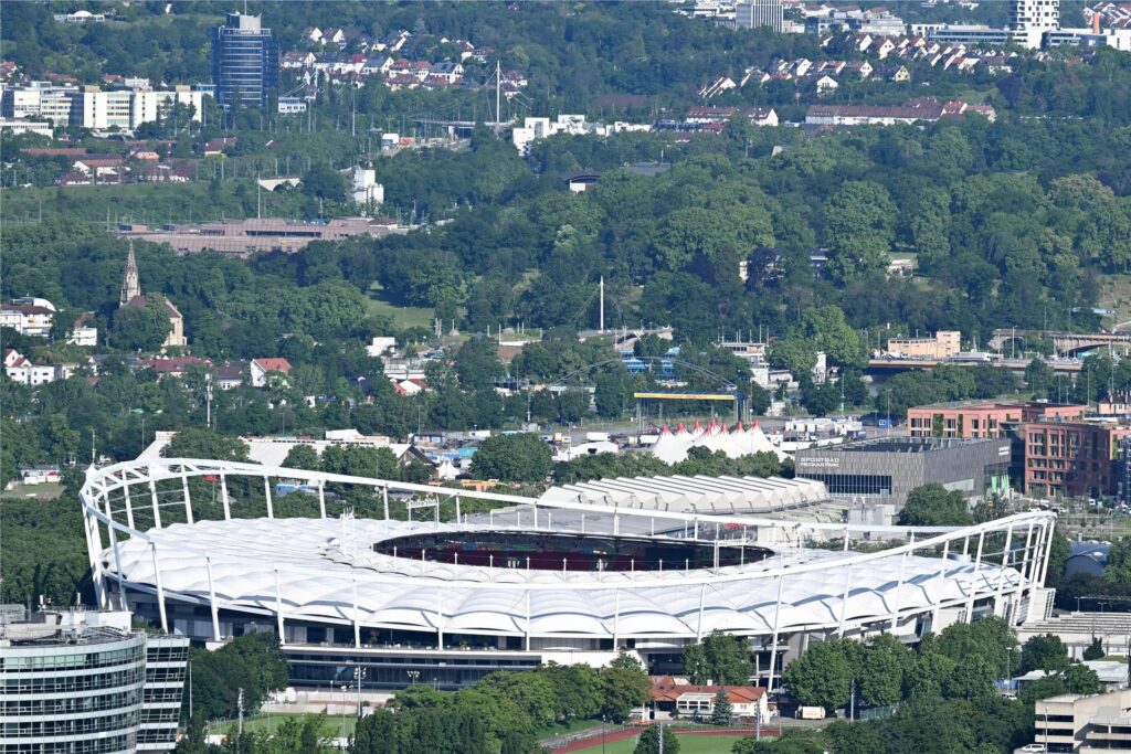 Blick auf die MHPArena in VfB Stuttgart, die während der EM 2024 den Namen Stuttgart Arena trägt. Blick auf die MHPArena in VfB Stuttgart, die während der EM 2024 den Namen Stuttgart Arena trägt.