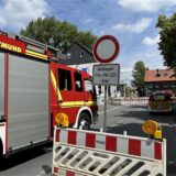 auf der Baroper Straße in der Nähe der TU Dortmund gab es einen Feuerwehreinsatz, bei dem die Einsatzkräfte wegen einer Baustelle Probleme bei der Anfahrt hatten.