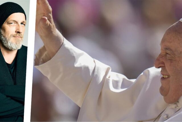 Eine Fotomontage zeigt Torsten Sträter und Papst Franziskus.