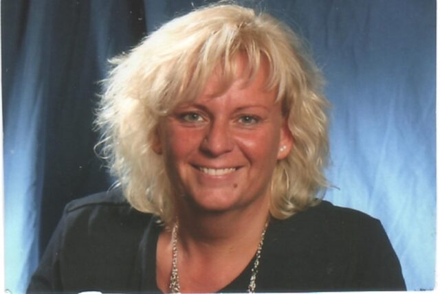 Foto einer blonden Frau.