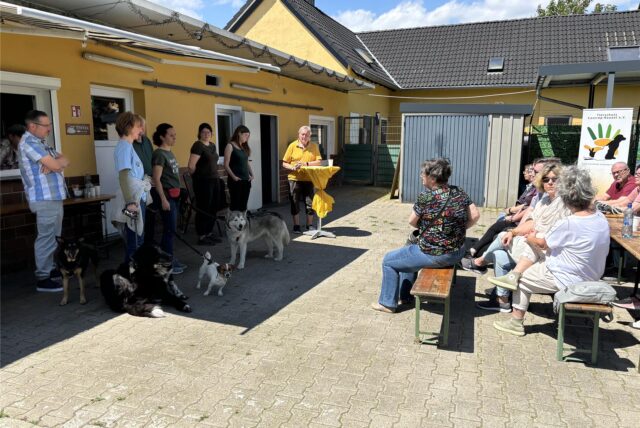 Rund 20 Besucher kamen im Sommer zu einem „Tag der Fragen“, den der Vorstand des Tierschutzvereins Castrop-Rauxel ausrichtete.