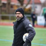 Steffen Golob, Sportlicher Leiter bei Wacker Obercastrop, präsentiert zwei Neuzugänge.
