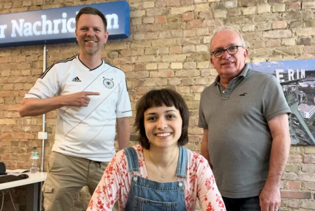 In dieser Woche sind im PottCAS (v.l.) Tobias Weckenbrock, Moderatorin Nora Varga und Uwe von Schirp zu hören.