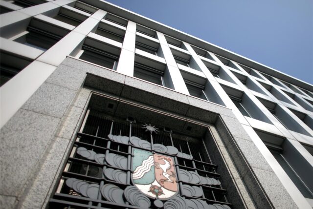 An den Mauern des Düsseldorfer Finanzministeriums prallen Kritik und Forderungen aus vielen Kommunen zur Reform der Grundsteuer B offenbar wirkungslos ab.