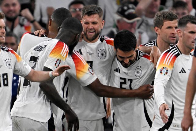 Deutschland jubelt nach dem 5:1-Auftaktsieg gegen Schottland.