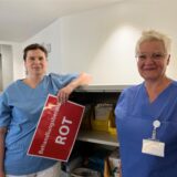 Die Recklinghäuser Ärztinnen Barbara Werner und Annette Stein stehen in der Zentralen Notaufnahme im Prosper-Hospital Recklinghausen.