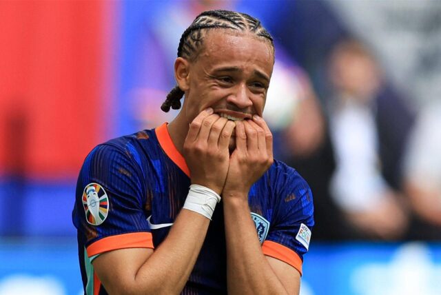Der Niederländer Xavi Simons beißt sich auf die Finger.