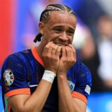 Der Niederländer Xavi Simons beißt sich auf die Finger.