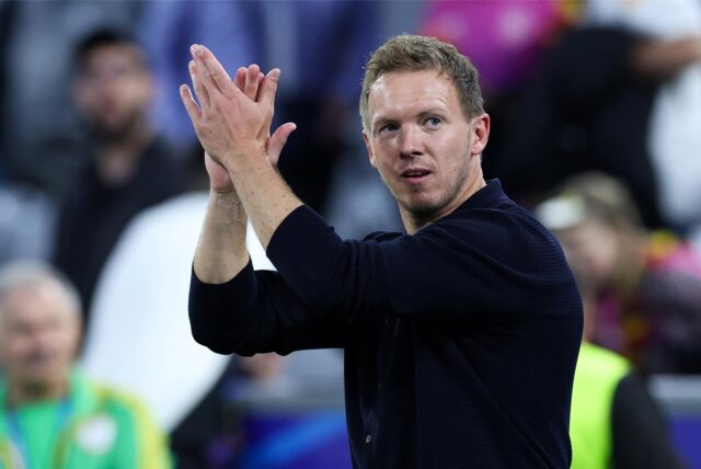 Julian Nagelsmann klatscht in die Hände.