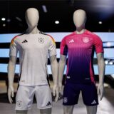 Die offiziellen Trikots der deutschen Fußball-Nationalmannschaft für die Fußball-Europameisterschaft 2024.