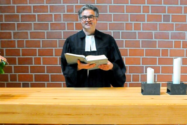 Christian Siebold – hier im evangelischen Gemeindezentrum Arche – zieht in das katholische Pfarrhaus Liebfrauen.