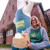 Mechthild Tenthoff verkauft Beckmanns Spargel im Hofladen in Essel.