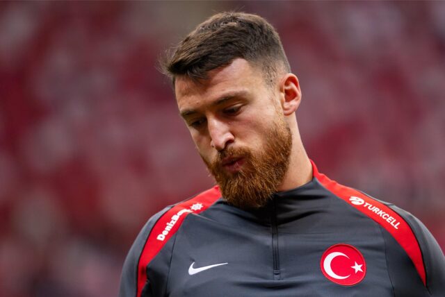 Salih Özcan blickt zu Boden.