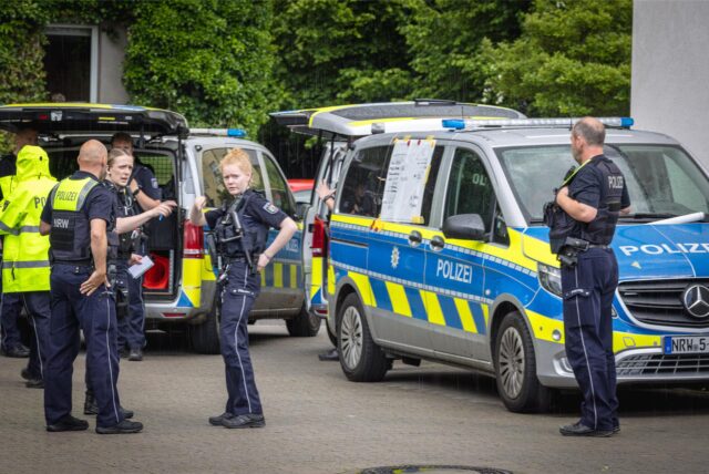 Die Polizei erhielt am Montag (17.6.) bei einer Bedrohungslage Unterstützung von Spezialkräften.