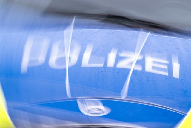 Die Polizei Recklinghausen sucht mit Fahndungsfotos nach einer Frau.