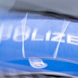 Die Polizei Recklinghausen sucht mit Fahndungsfotos nach einer Frau.