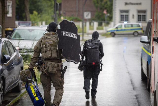 Die Polizei ist mit Spezialeinsatzkräften in Castrop-Rauxel an der Sofienstraße im Einsatz gewesen.